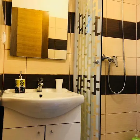 Gostinjska kuća For Two With Private Bathroom Near Center