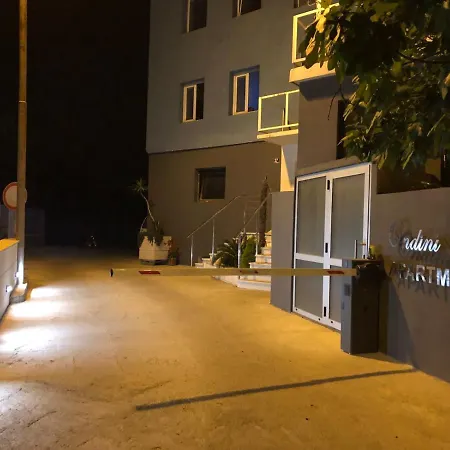 For Two With Private Bathroom Near Center فندق