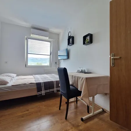 For Two With Private Bathroom Near Center Guest house *