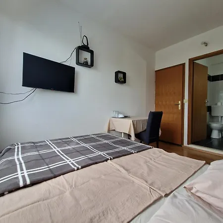 For Two With Private Bathroom Near Center سبليت